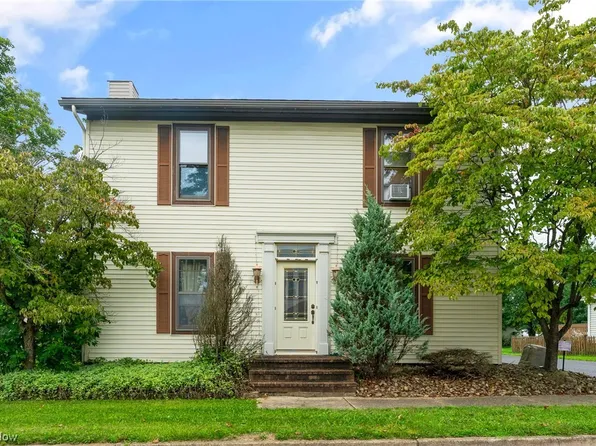 2400 Columbiana Rd, New Springfield, OH 44443