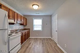 2 bed, 1.0 bath, $1,125 — Photo 4