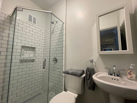 4th image of 317 E 73rd St APT 1RE