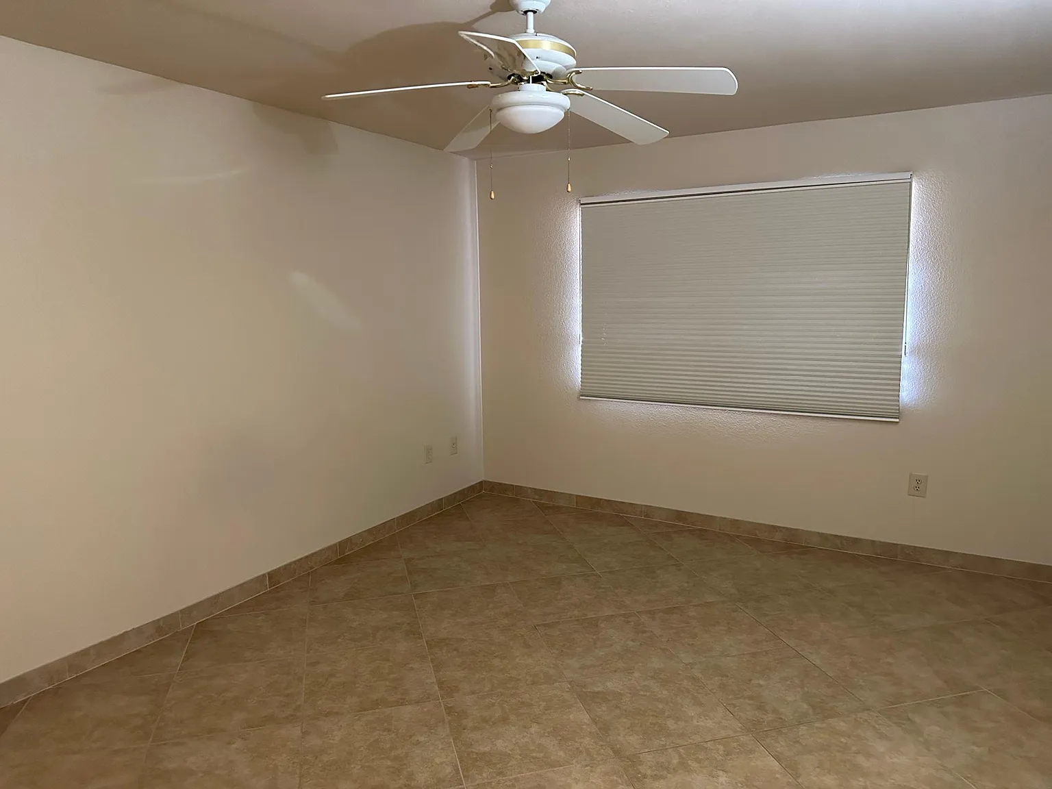 1 bed, 994 sqft, $1,400 — Photo 3