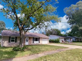 616 Dogwood Dr, Champaign, IL