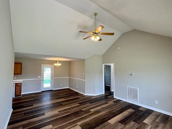 5th image of 208 Long Creek Dr