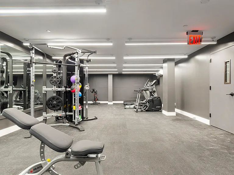 2484 Bedford Ave #2D — Photo 9