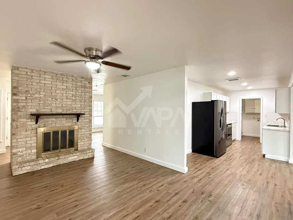 3 bed, 1948 sqft, $2,100 — Photo 4