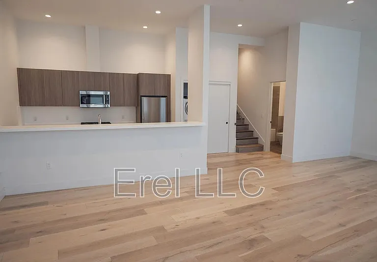 2747 San Pablo Ave #B — Photo 2