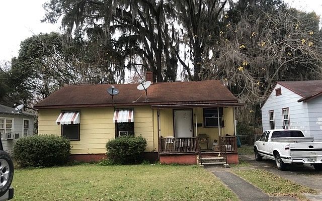 1st image of 613 NE Lake Dr