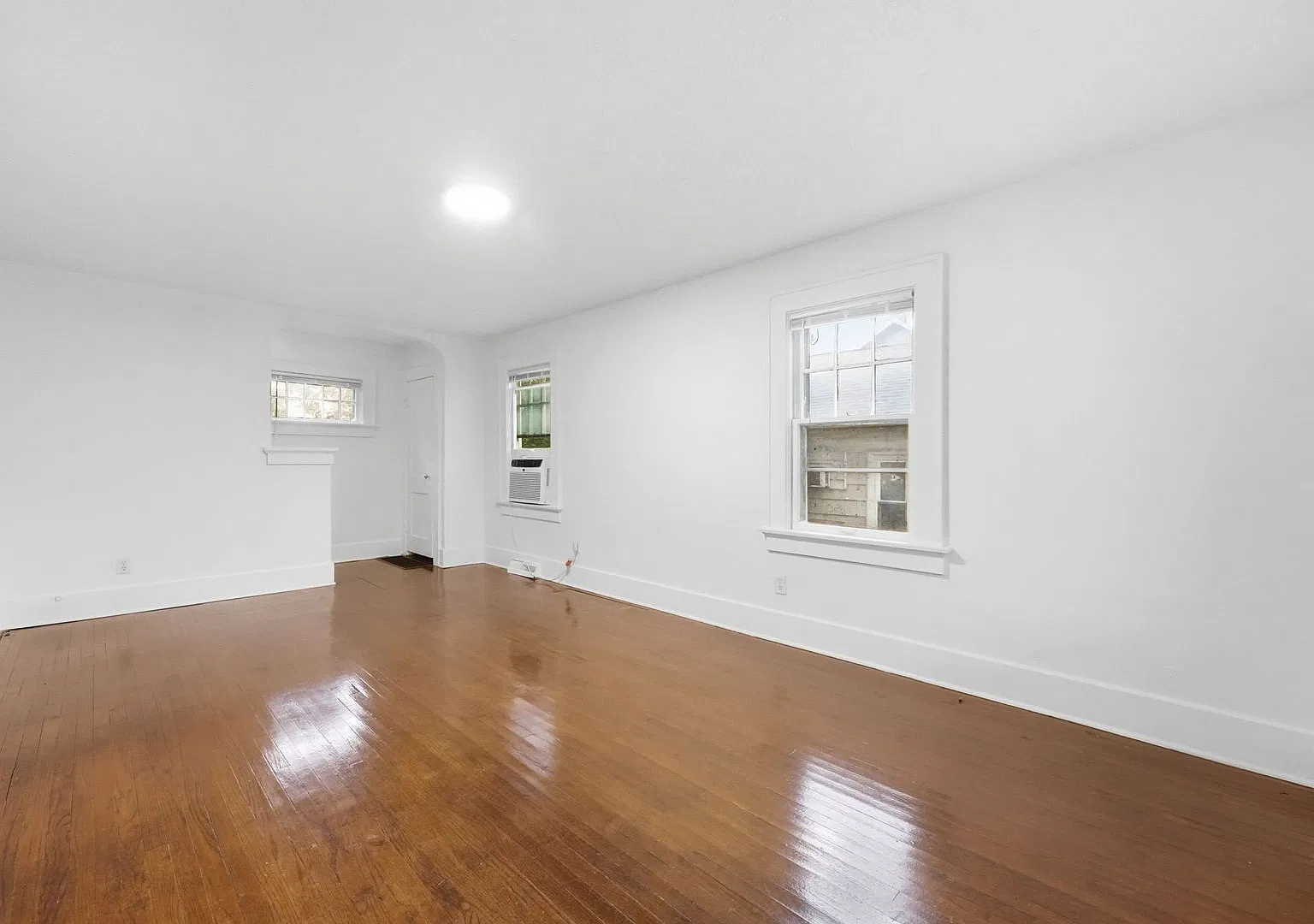 New Listing! 3 Bedroom 1 Bath — Photo 2