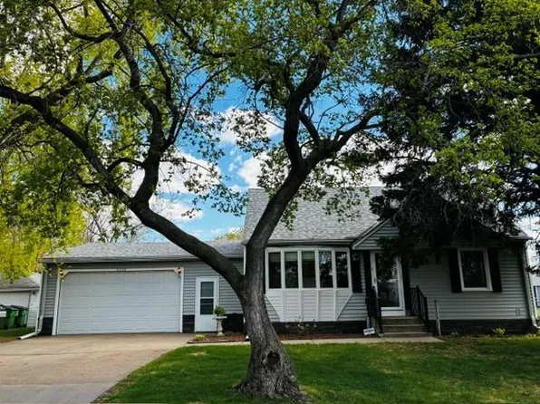 5256 Capitol St NE, Fridley, MN 55421