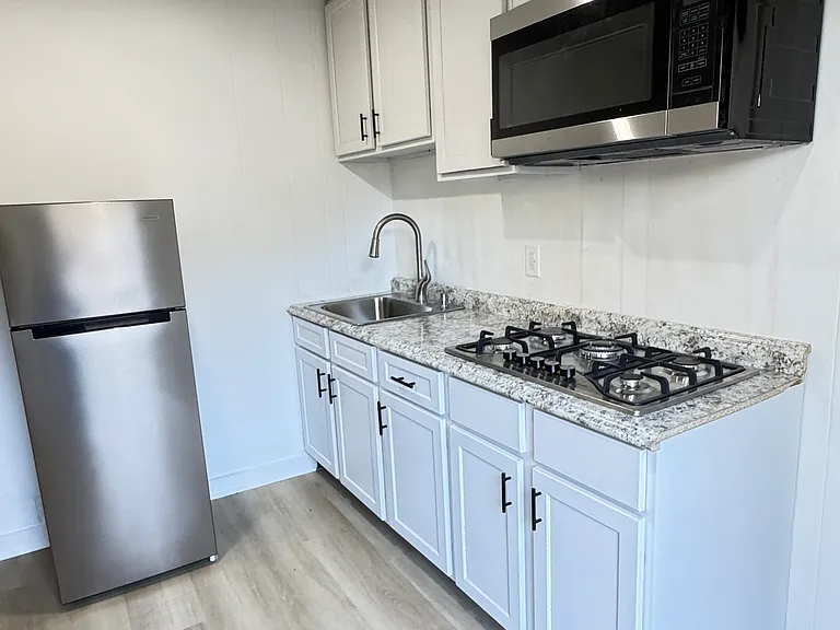723 Sheffield Rd — Photo 3