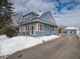 2 Oak St, Easthampton, MA 01027