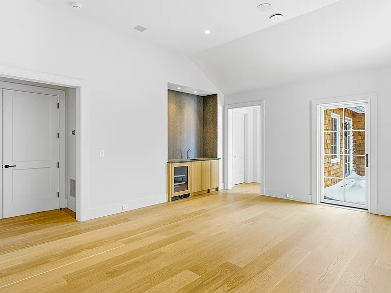 120 Halsey Ln — Photo 24