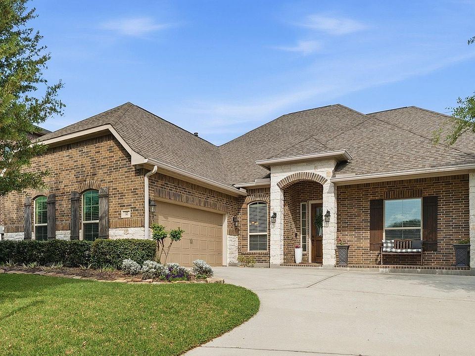 1st image of 32 Waterford Way