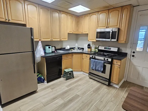 94 14th St #2, Troy, NY 12180