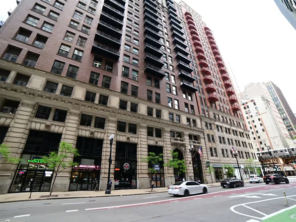 212 W Washington St APT 1210, Chicago, IL 60606