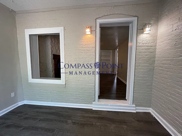 161 E Loudon Ave — Photo 2