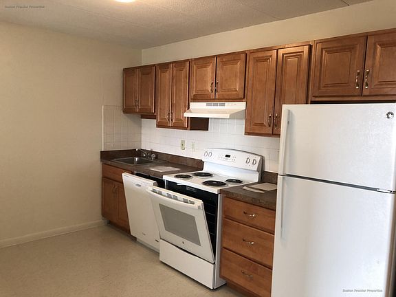 2nd image of 182 Quincy Ave APT 40