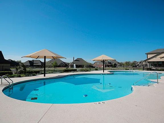 Gorgeous neighborhood pool!