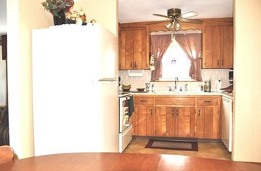 5th image of 153 Blackstone St