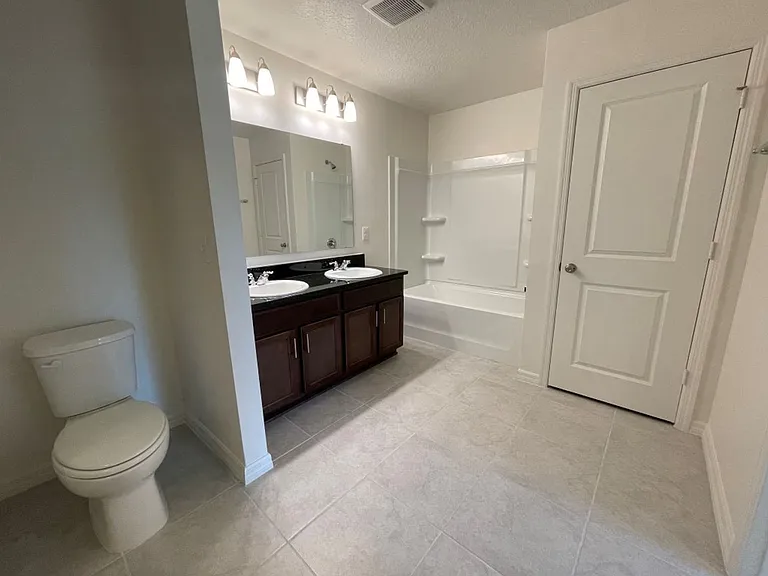 1529 Venice Ln — Photo 11