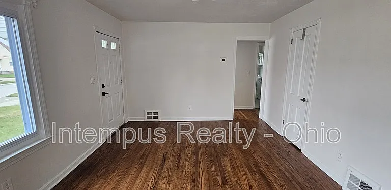 360 E 326th St — Photo 10