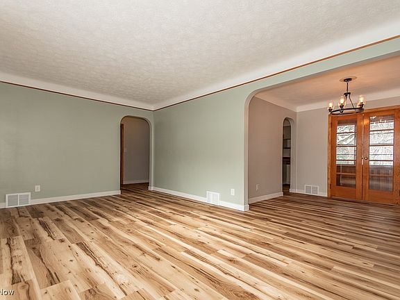 4th image of 38241 Roselawn Ave