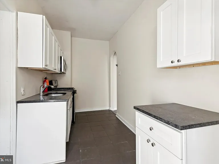 5045 Pulaski Ave — Photo 7