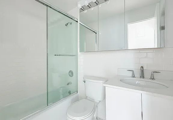 5th image of 7 E 14th St APT 18B