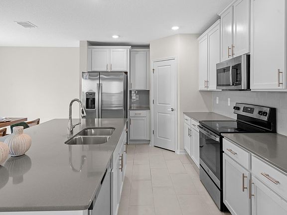 5th image of 2232 Mountain Pine St