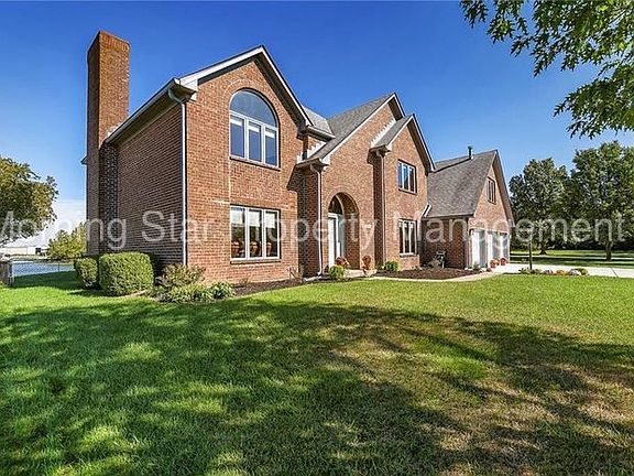 3rd image of 20916 Edgewater Dr