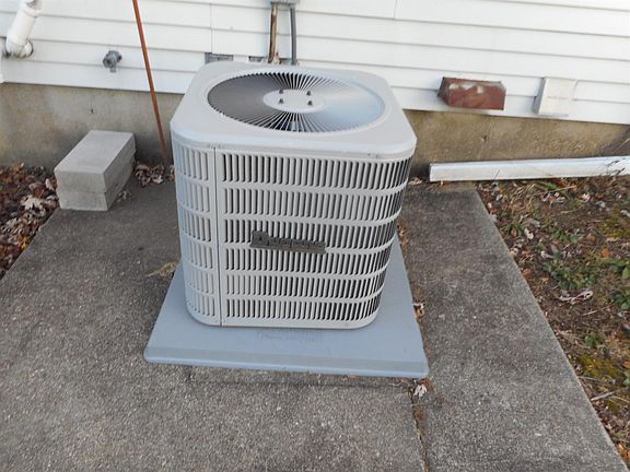 3rd image of 1382 Karahill Dr