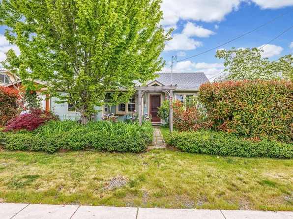215 N Church St, Phoenix, OR 97535