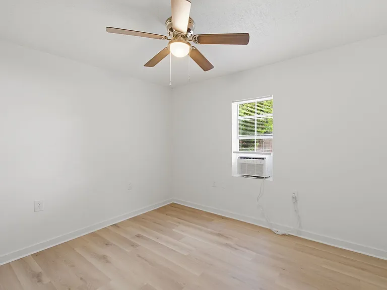 1824 Grayson St — Photo 18
