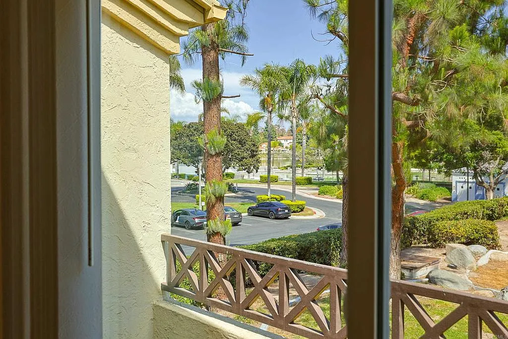3 bed, 1096 sqft, $3,200 — Photo 4