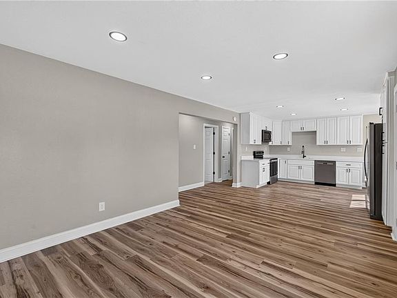 3rd image of 4712 Lonewillow Ln