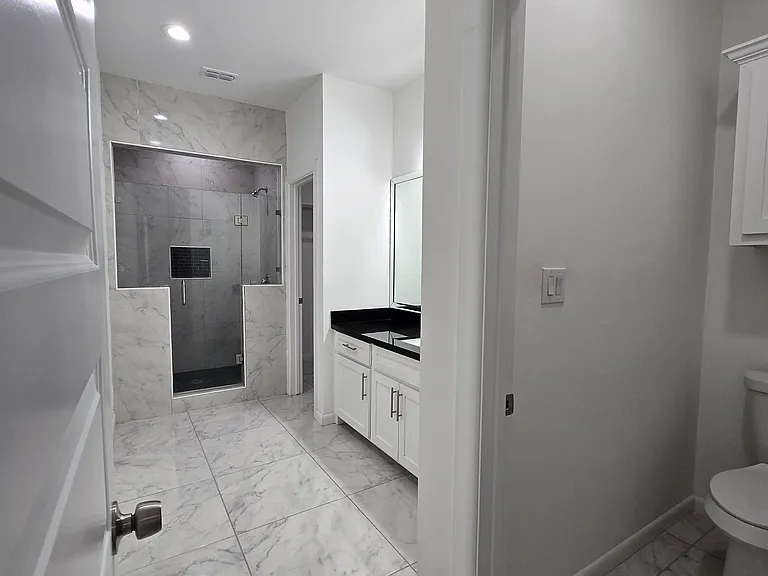 918 N Woodson Ave — Photo 17