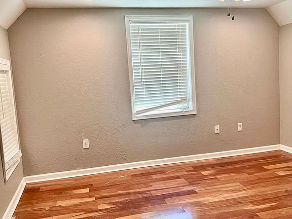 4th image of 133 S Chicago Ave #2