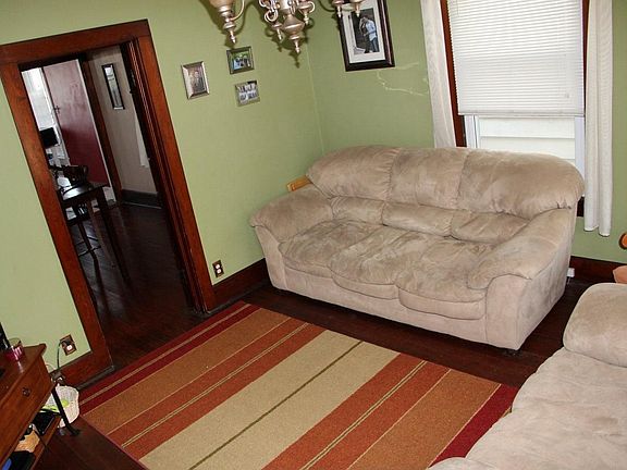 4th image of 2611 Forest Ave