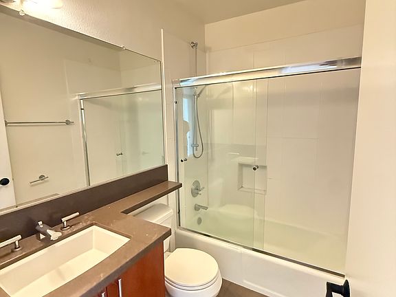 4th image of 4846 McConnell Ave