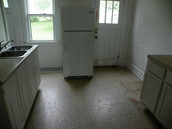 4th image of 412 S Academy St
