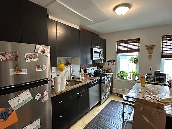 5th image of 22 Perry St #3