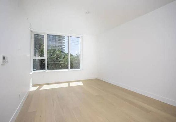 3rd image of 423 6th St #313