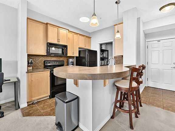 4th image of 37 S Prestwick Dr SE #204