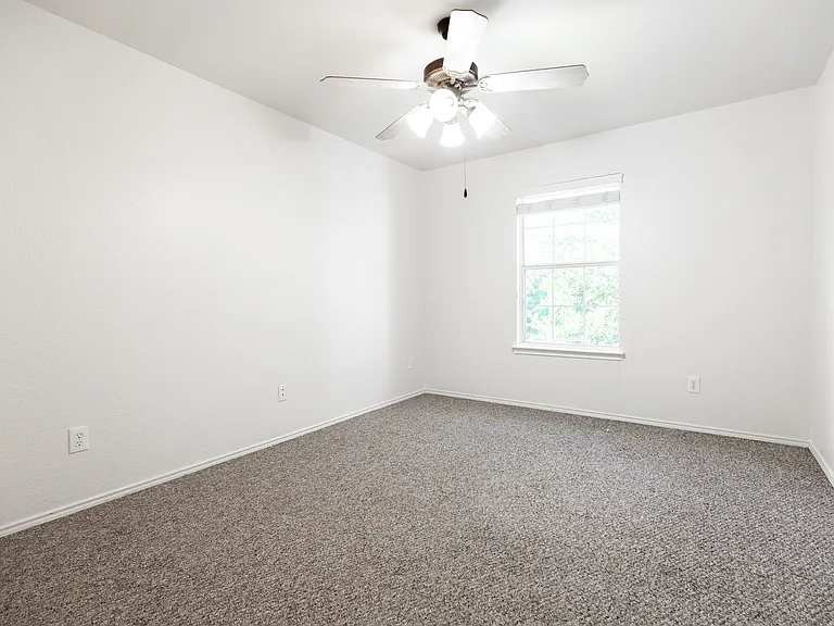 Secondary bedroom upstairs - bedroom 2