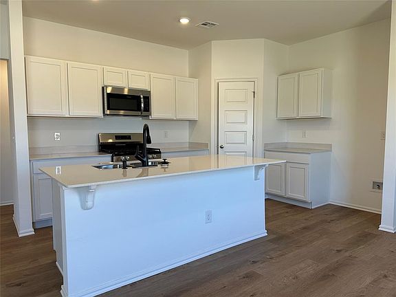 5th image of 1201 Meadow Brook Dr