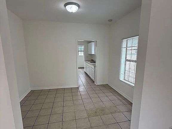 4th image of 1231 W Winnipeg Ave #1