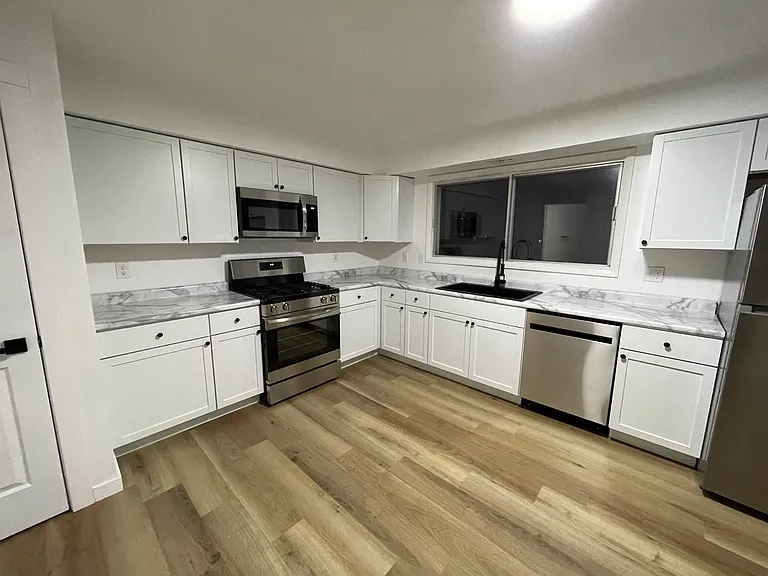 1310 21st Ave S #202 — Photo 3