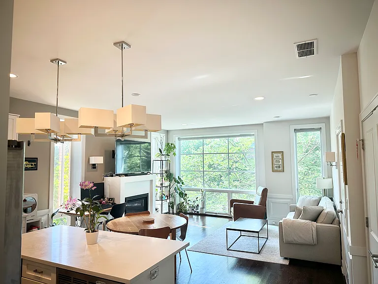2532 W Irving Park Rd #2E — Photo 1