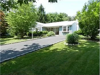 4 Lord Stirling Dr photo 1