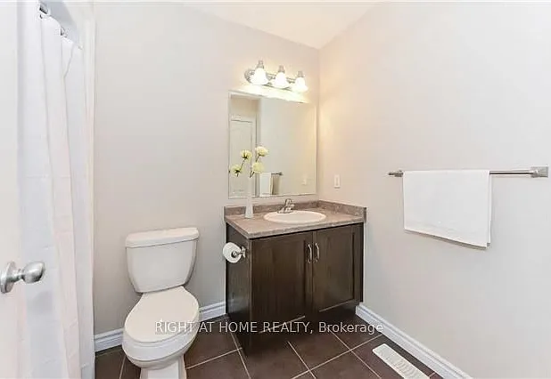 49 Curzon Cres — Photo 18