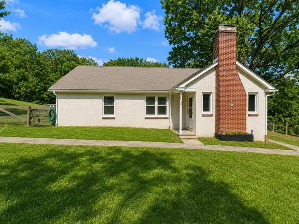 301 Gum Tree Rd, Coatesville, PA 19320